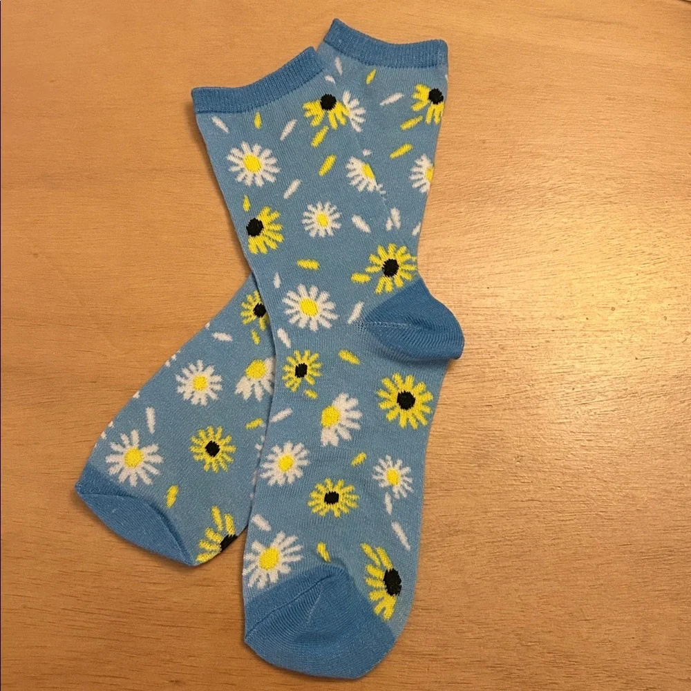 Free with Bundle only!! New Womens sunflower print crew socks size 7” insole
